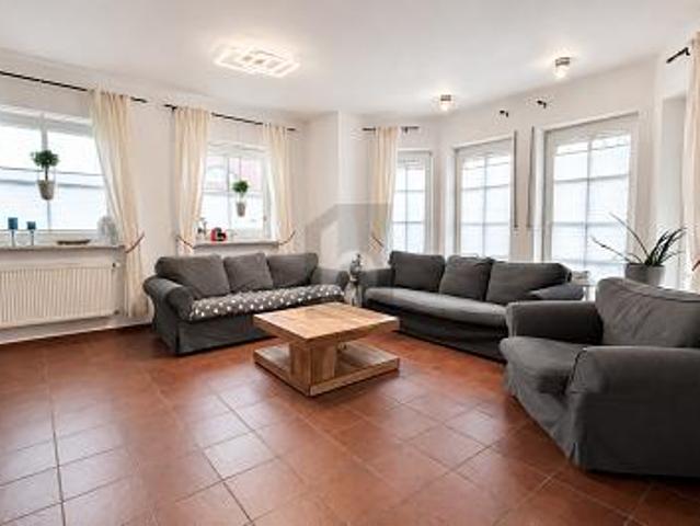 EINFAMILIENHAUS MIT WINTERGARTEN & PV