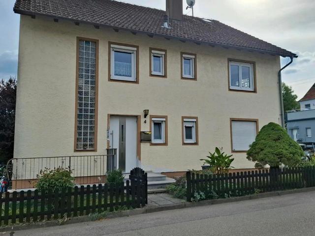 Einfamilienhaus mit zwei Wohneinheiten. Zwei 3 Zimmerwohnungen