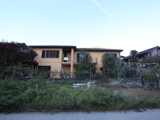 Einfamilienhaus mit zwei Wohnungen 6,5 + 3,5 Zimmern Haus mit zwei Wohnungen von 6,5 und 3,5 Zimmern