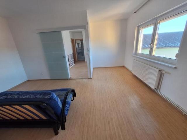 Einfamilienhaus mit 2 Garagen, Terrasse ab 1. November 2026