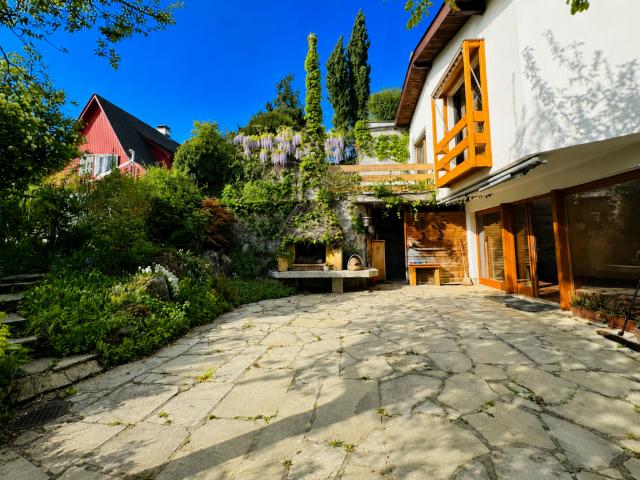 Einfamilienhaus mit 2 Einliegerwohnungen & Garten