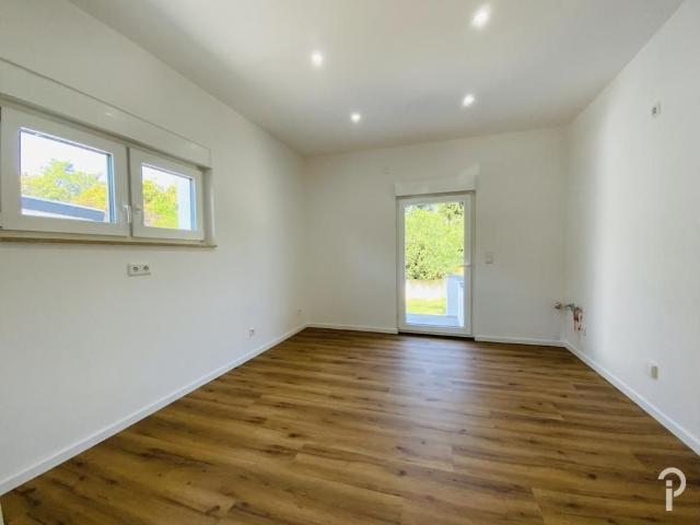 Einfamilienhaus mit 5 Zimmern und 2 Bädern, großem Garten ideal für Familien. Komplett saniert!