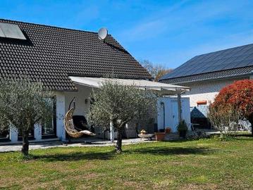 Einfamilienhaus mit 5 Zimmern und xxl Grundstück Nähe Reiterhof