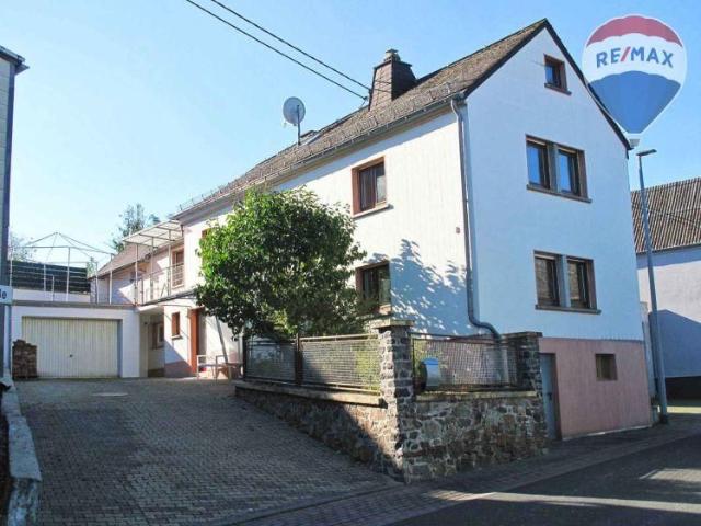 Einfamilienhaus mit 5 ZKB, großer Dachterrasse und Garage in Eppenrod