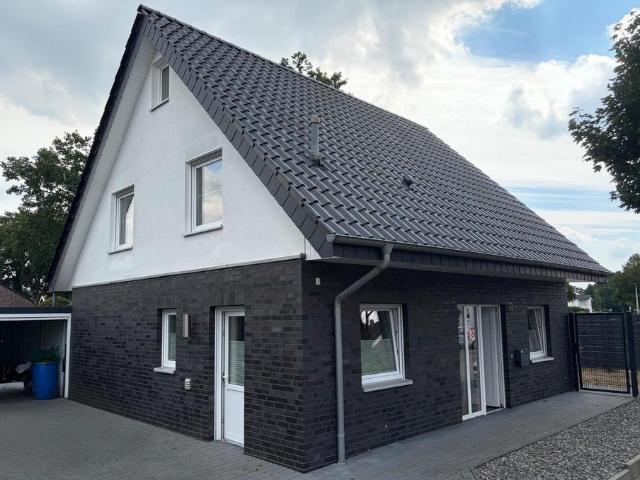 Einfamilienhaus mit 613 m² Grundstück und 124 m² Wohnfläche 2012