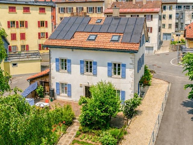 Einfamilienhaus mit 6,5 Zimmern, 2 Studios, grossem Nebengebäude mit Garage