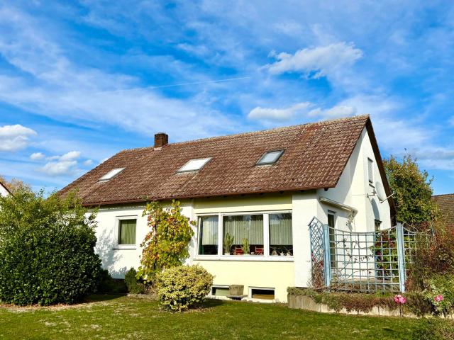 Einfamilienhaus mit 785 m² Grundstück.
