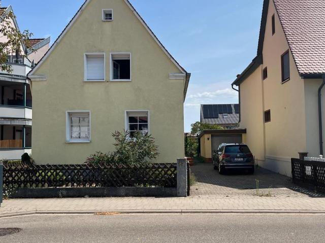 Einfamilienhaus mit 710 m² Grundstück, 6 Zimmern, Garten&Garage