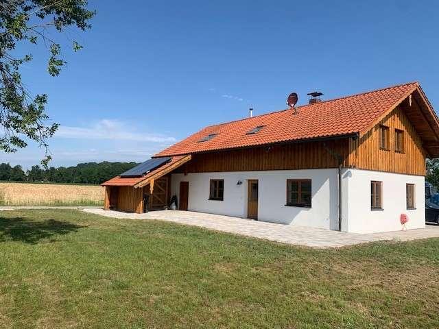 Einfamilienhaus nach Kernsanierung – stilvoll wohnen im Grünen, ca. 50 km von München