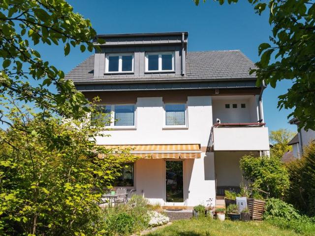 Einfamilienhaus Neuwied 4 Garagen, neues Dach, neue Heizung