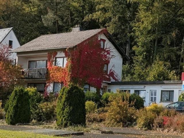 Einfamilienhaus + Nebengebäude + großes Grundstück in Weilmünster