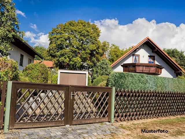 Einfamilienhaus nebst Garage