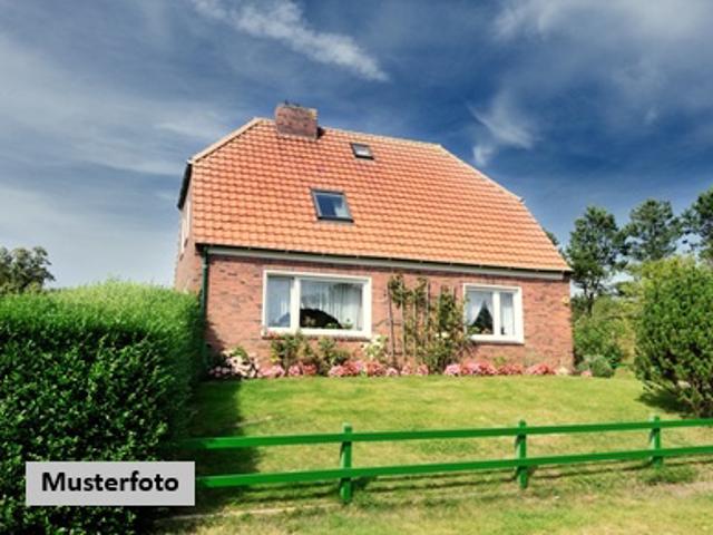 Einfamilienhaus nebst Einlieger und Schwimmbad