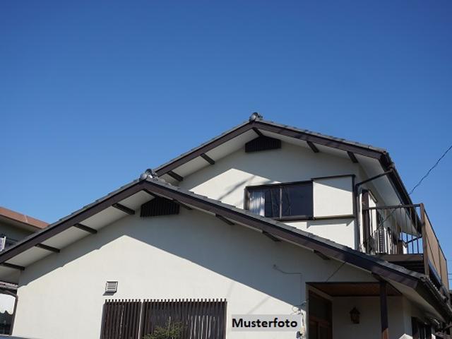 Einfamilienhaus nebst unterkellerter Garage + provisionsfrei