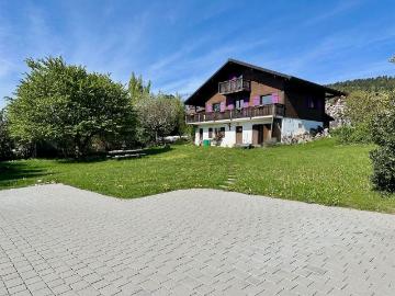 Einfamilienhaus nur einen Steinwurf vom Dorfzentrum entfernt und in absoluter Ruhe