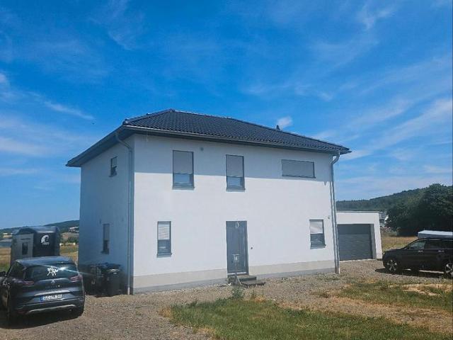 ● Einfamilienhaus Stadtvilla mit Doppelgarage Neuwertig