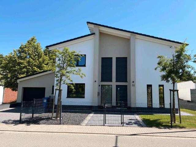 Einfamilienhaus mit PV Anlage Wallbox Wärmepumpe Klimaanlage