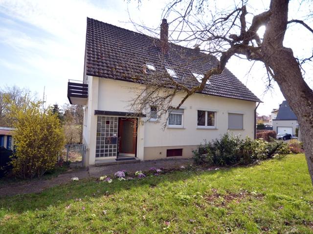 Einfamilienhaus + teilausgebautem Dachgeschoss mit großem Garten und Garage