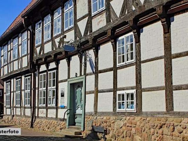 Einfamilienhaus und Doppelgarage + provisionsfrei