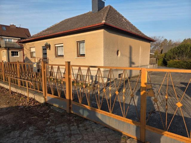 Einfamilienhaus, voll unterkellert mit Tiefgarage