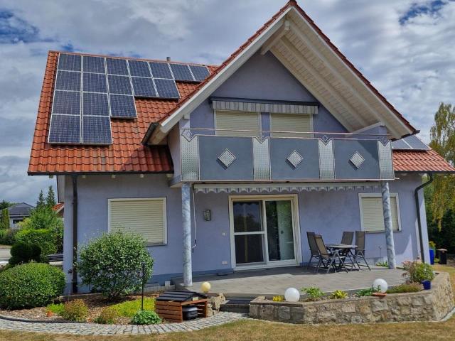 Einfamilienhaus vollunterkellert mit Doppelgarage