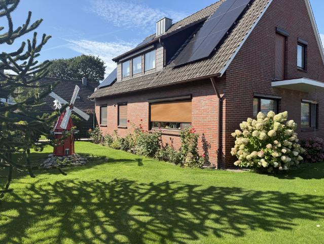 Einfamilienhaus / Zweifamilienhaus mit schönem Grundstück in Wiefelstede