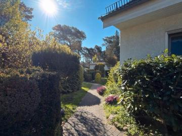 Einfamilienhauses mit Gästehaus & Beheizten Pool