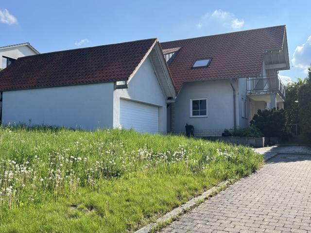 Einfamilienwohnhaus mit Doppelgarage und großem Garten Privatverkauf