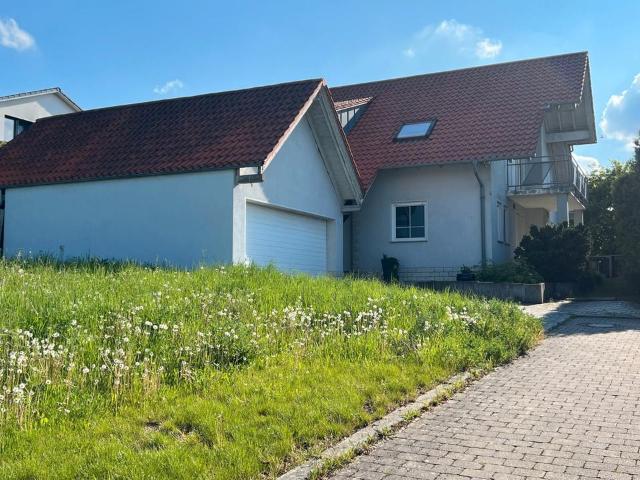 Einfamilienwohnhaus mit Doppelgarage von Privat