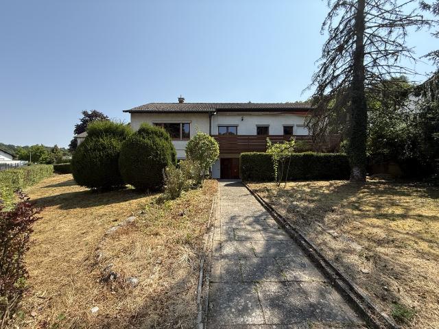 EINFAMILIENWOHNHAUS MIT EINLIEGERWOHNUNG IN STEINBACH