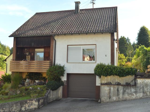 Einfamilienwohnhaus mit Garage