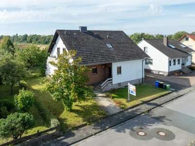 Einfamilienwohnhaus mit Garage und PV Anlage in Kirchborchen!