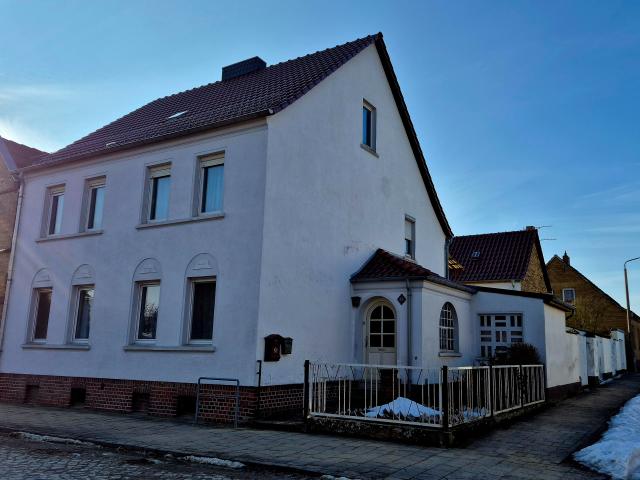 Einfamilienwohnhaus in Zahna, teilmodernisiert mit Nebengelass