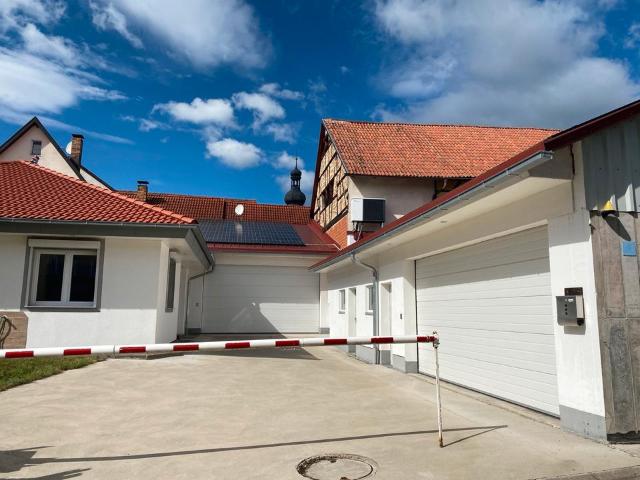 Einfamilienwohnhaus div. Nebengebäuden PV Anlage Wärmep