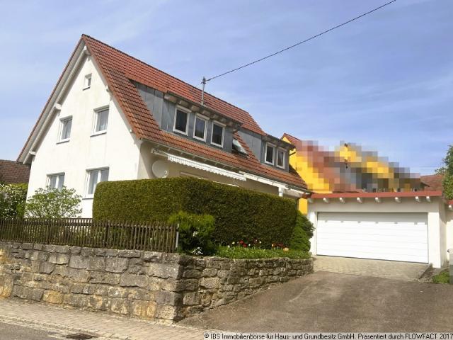 EINFACH EINZIEHEN UND WOHLFÜHLEN: Gepflegtes Wohnhaus mit Garage, gr. Terrasse und Gärtle