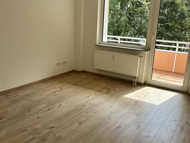 Einfach einziehen Renovierte Erdgeschosswohnung mit Balkon und Tageslichtbad