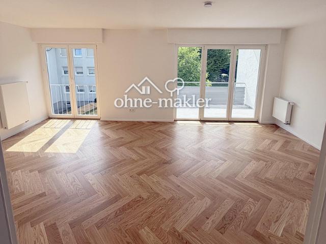 Einfach einziehen Sanierte 4 Zimmer Wohnung mit Westbalkon