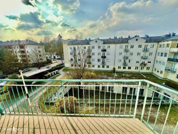 „Einfach Genießen: 3 Zimmer Wohnung mit Balkon“