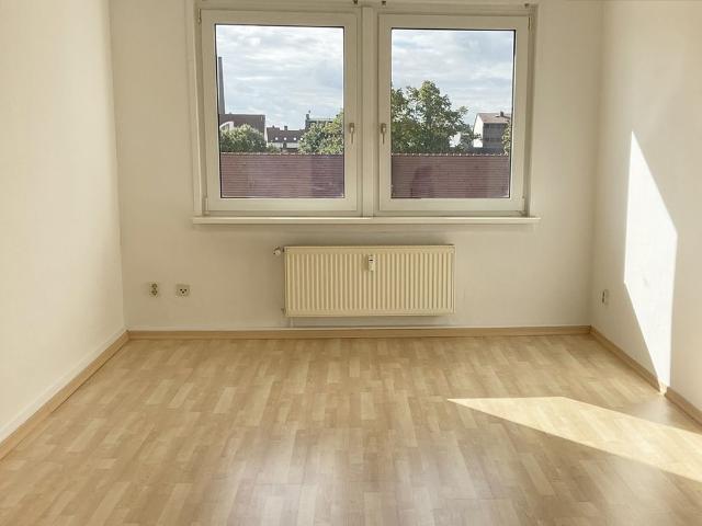 Einfache 2 Raum Wohnung in gepflegtem Umfeld mit Einbauküche, Tageslichtbad & Wanne in Neue Neustadt