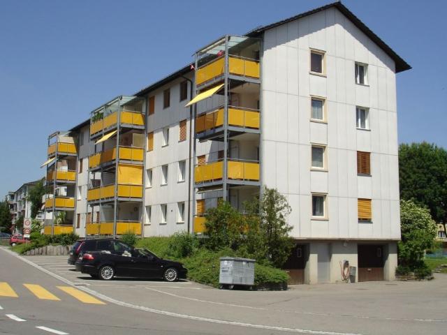 einfache 3 Zi. Wohnung mit sonnigem Balkon