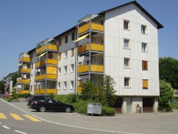 einfache 3 Zi. Wohnung mit sonnigem Balkon