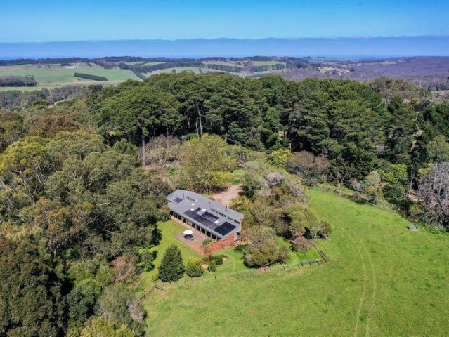 'Eingana' An Idyllic 17 acre Retreat Moments from Wineries and Coastlines