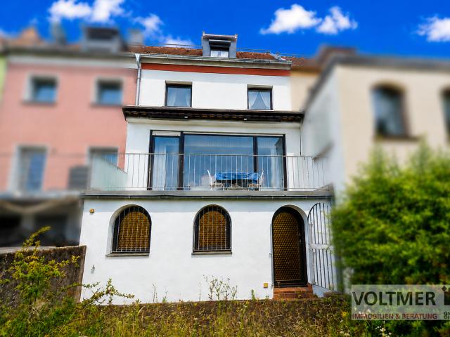 EINGEPACKT charmantes Reihenmittelhaus mit Garage und Dachterrasse in Saarbrücken!
