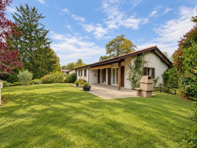 Eingeschossige Familienvilla, zur Renovierung, ruhig