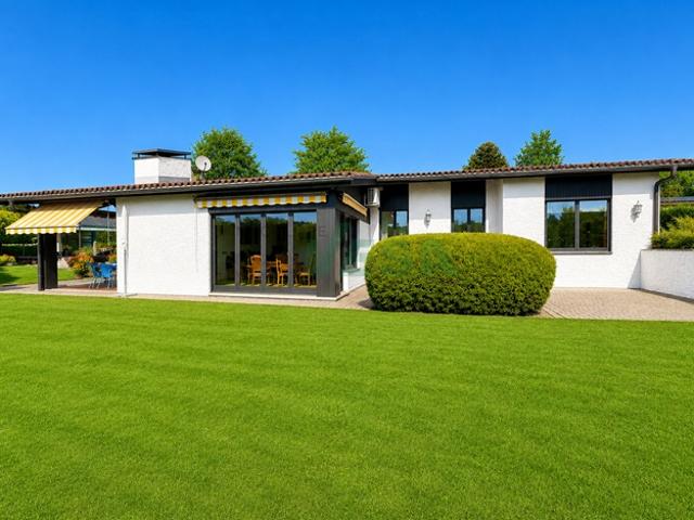 Einladende eingeschossige Einfamilienvilla mit schönem Garten und Pool