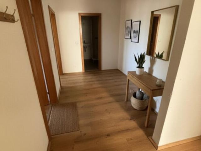 Einladende, helle 2 Zimmer Wohnung mit Loggia im beliebten Stadtteil Niedernhart/Spallerhof! Achtung die Wohnung befindet sich aktuell in Sanierung!