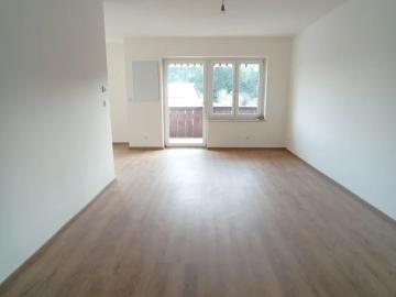 Einladende Wohnung mit Balkon und Stellplatz