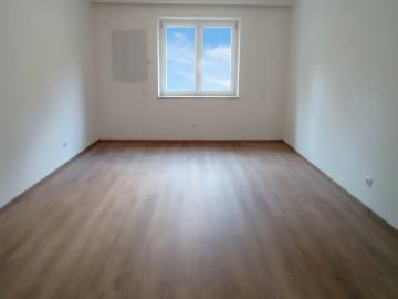 einladende wohnung mit balkon und stellplatz