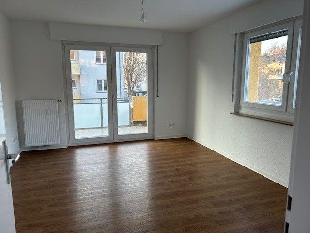 Einladende 3 Zimmer Wohnung mit Balkon! OHNE Stellplatz