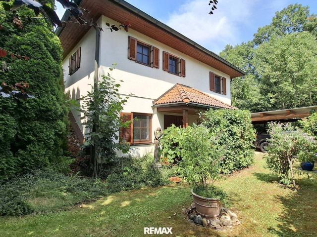 Einladendes Einfamilienhaus mit Wintergarten und Whirlpool in Alland